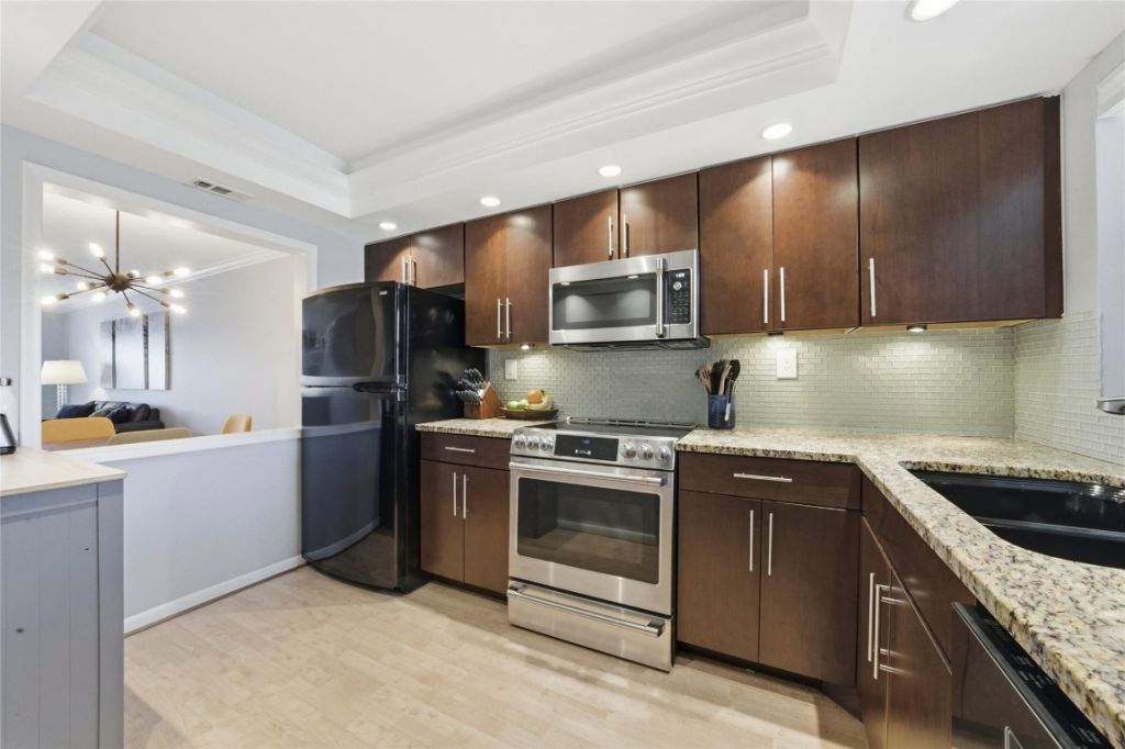 1332 Bayview Drive, Unit 401, Fort Lauderdale, FL 33304 Photo