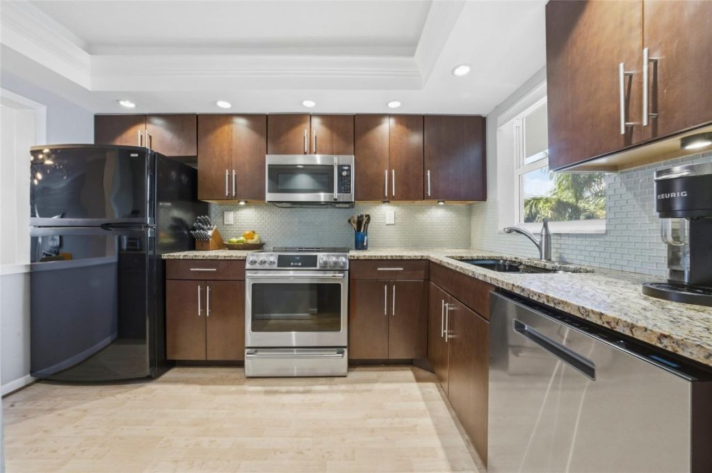 1332 Bayview Drive, Unit 401, Fort Lauderdale, FL 33304 Photo