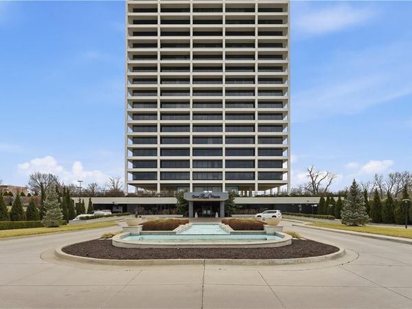700 W 31st Street, Unit 1502, Kansas City, MO 64108