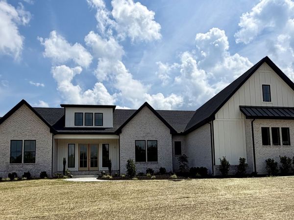 5 Pace Rd, Clarksville, TN 37043