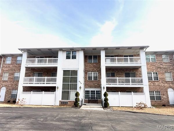 920 Guelbreth Lane, Unit 103, Creve Coeur, MO 63141