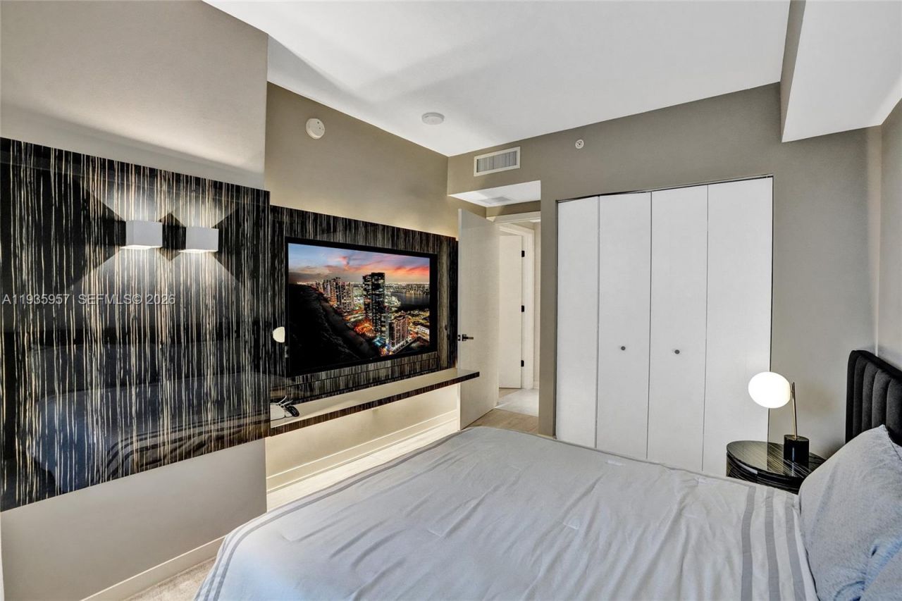 1010 SW 2nd Ave, Unit 601, Miami, FL 33130 Photo