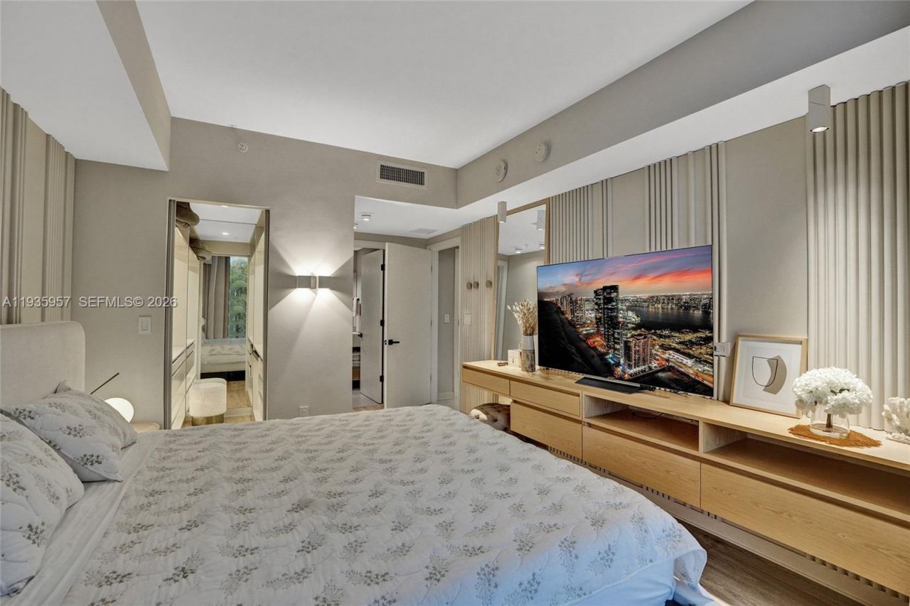 1010 SW 2nd Ave, Unit 601, Miami, FL 33130 Photo