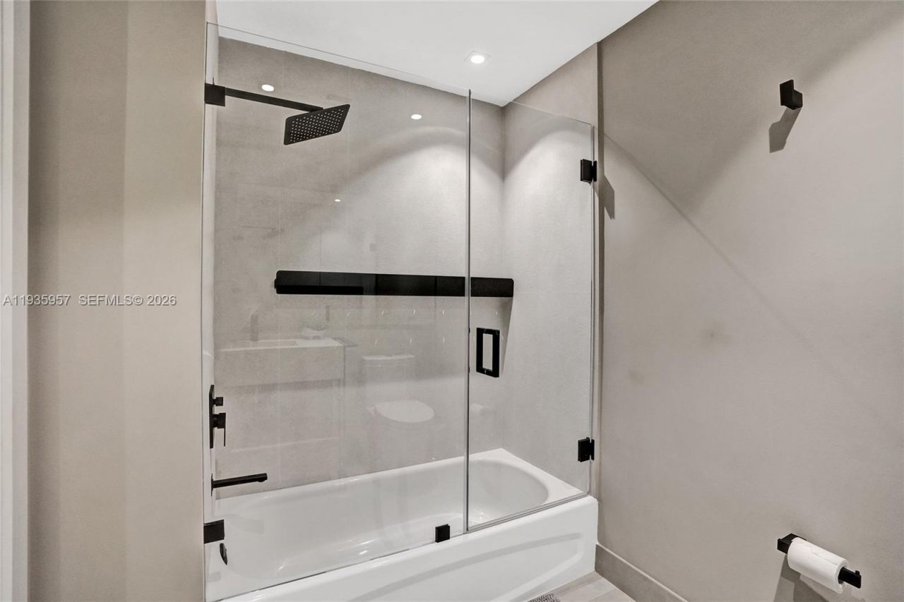 1010 SW 2nd Ave, Unit 601, Miami, FL 33130 Photo