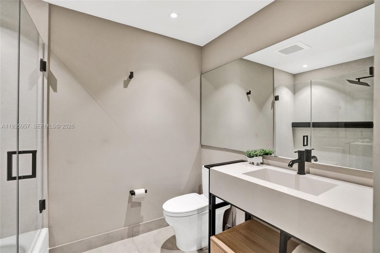 1010 SW 2nd Ave, Unit 601, Miami, FL 33130 Photo