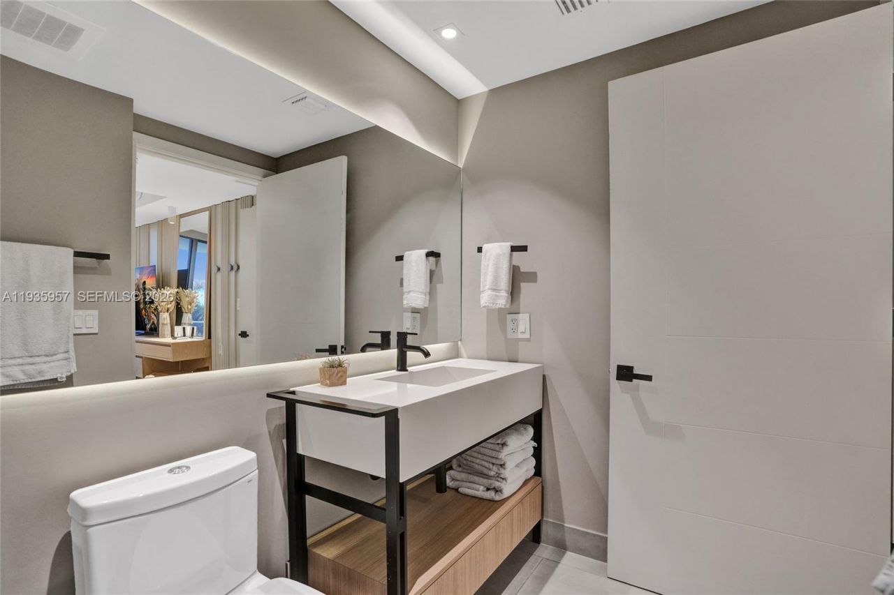 1010 SW 2nd Ave, Unit 601, Miami, FL 33130 Photo