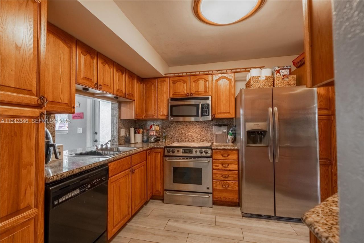 11700 Sheridan St, Pembroke Pines, FL 33026 Photo