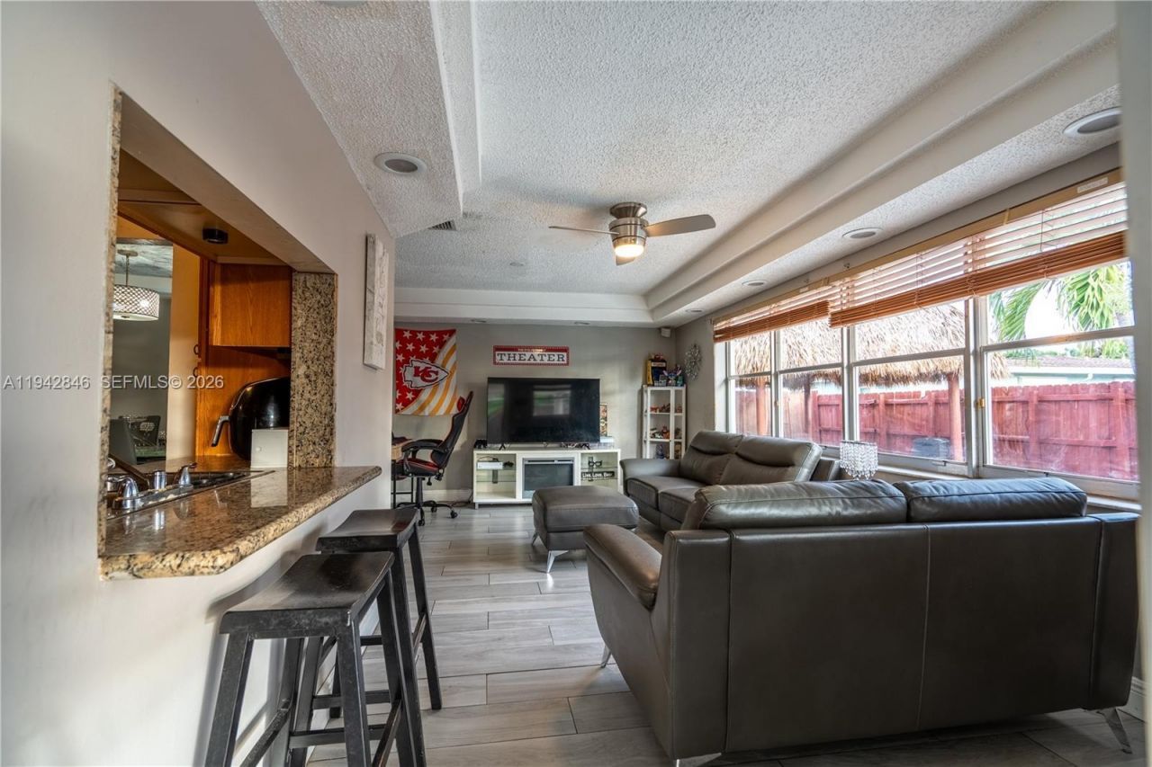 11700 Sheridan St, Pembroke Pines, FL 33026 Photo