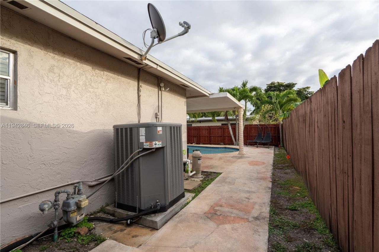 11700 Sheridan St, Pembroke Pines, FL 33026 Photo