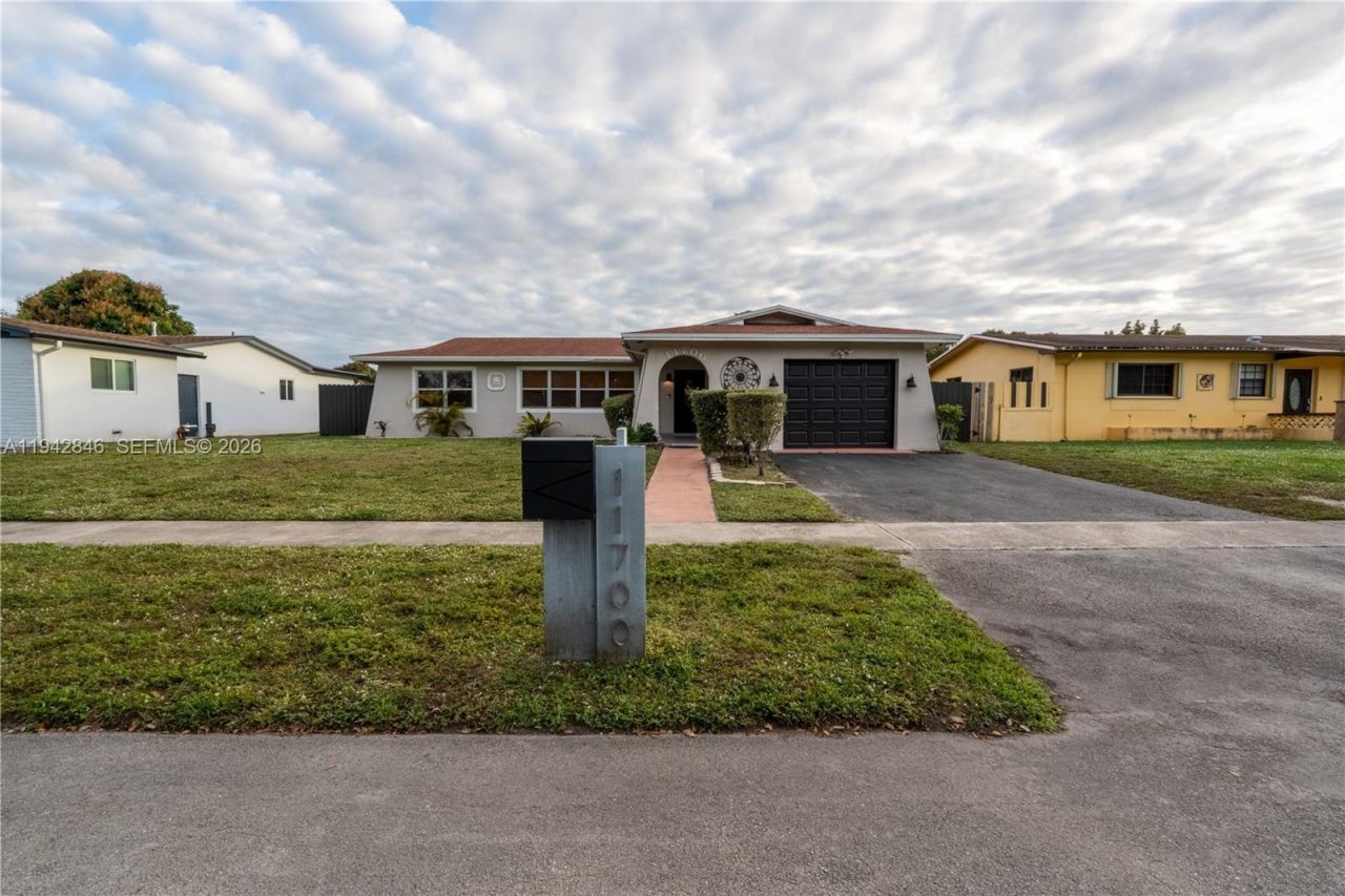 11700 Sheridan St, Pembroke Pines, FL 33026 Photo