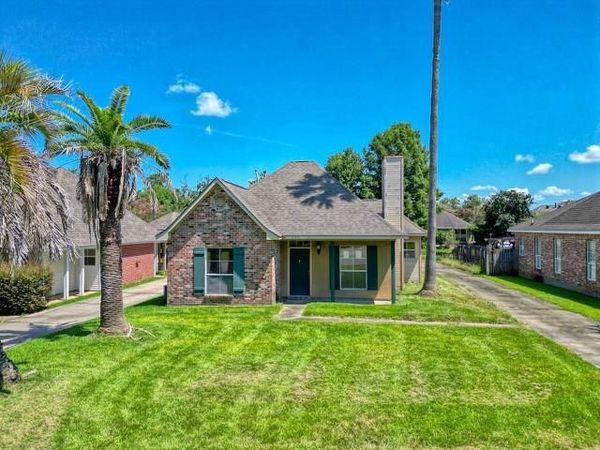 17351 LAKE IRIS Avenue, Baton Rouge, LA 70817