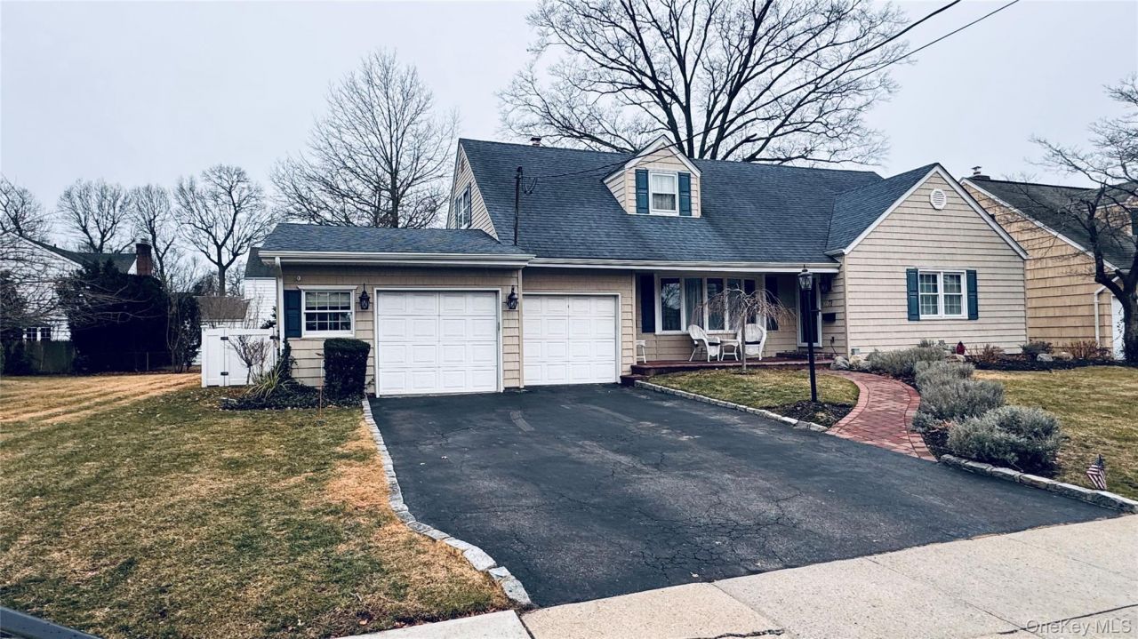 71 Home Street, Malverne, NY 11565 Main Photo