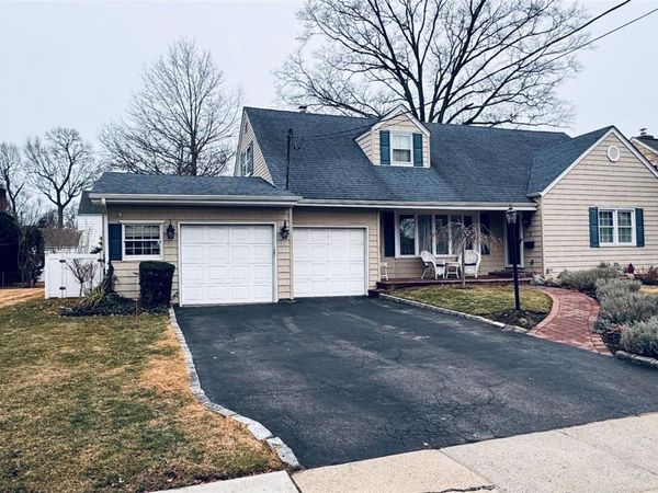 71 Home Street, Malverne, NY 11565