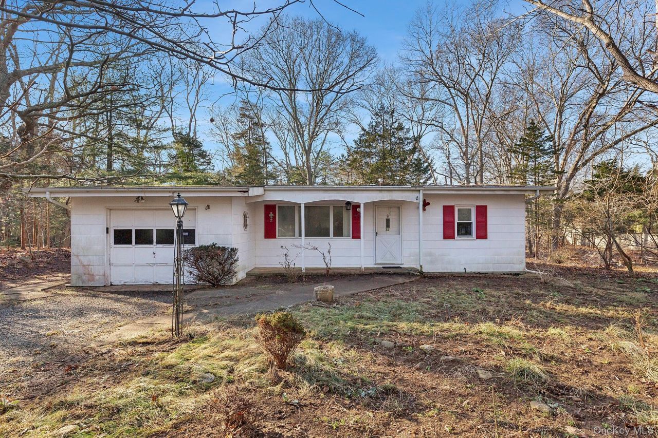 37 Cedar Drive, Springs, NY 11937 Main Photo