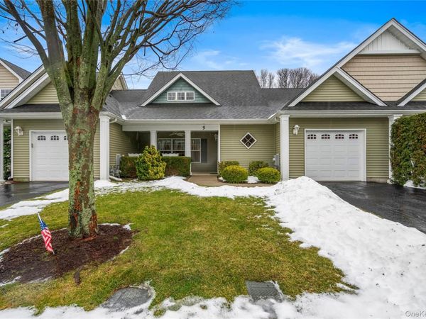 5 Newcastle Court, Riverhead, NY 11901