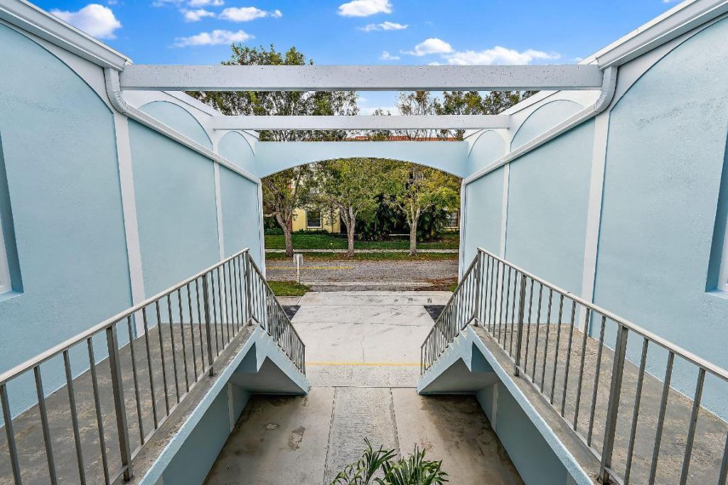 401 Southwind Drive, Unit 8, North Palm Beach, FL 33408 Photo