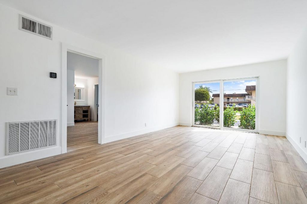 401 Southwind Drive, Unit 8, North Palm Beach, FL 33408 Photo