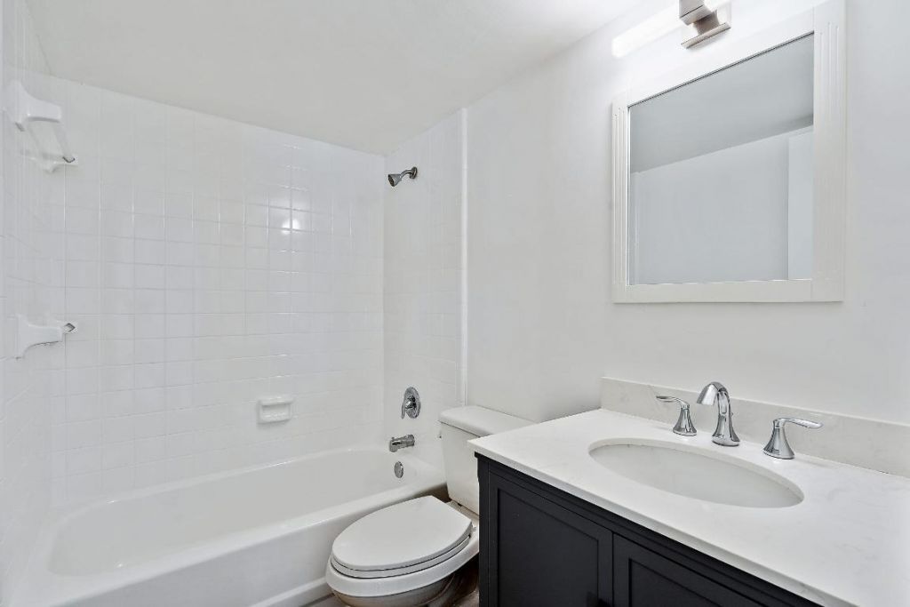 401 Southwind Drive, Unit 8, North Palm Beach, FL 33408 Photo