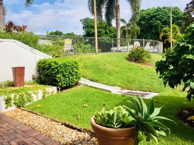 2840 Cynthia Lane, Unit 202, Lake Worth Beach, FL 33461 Photo