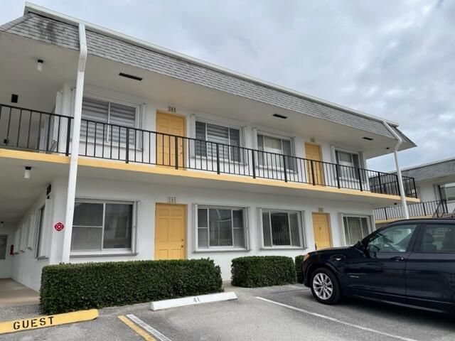 2840 Cynthia Lane, Unit 202, Lake Worth Beach, FL 33461 Photo