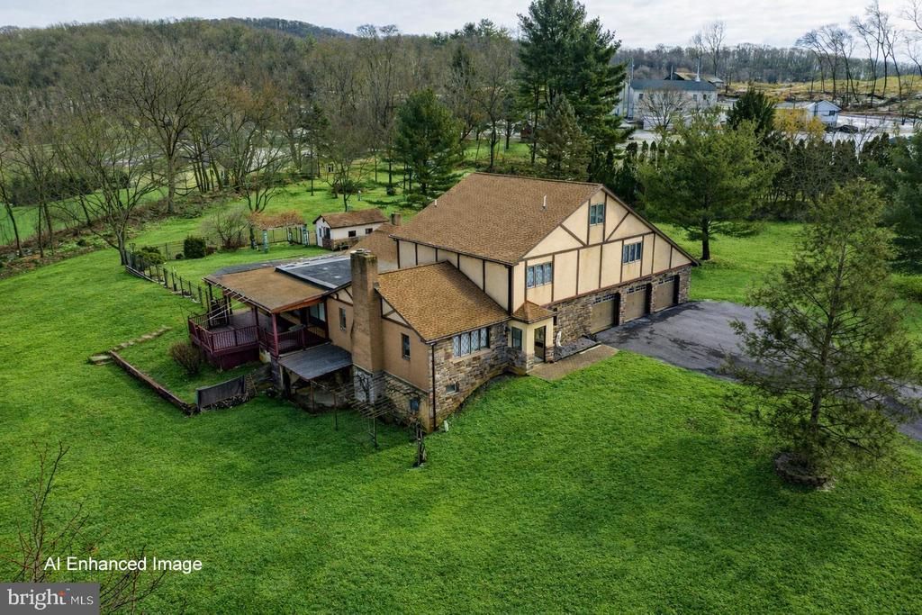 1501 DETWEILER AVENUE, HELLERTOWN, PA 18055