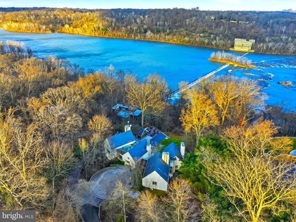 1100 CREST LANE, MCLEAN, VA 22101