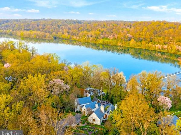 1100 CREST LANE, MCLEAN, VA 22101