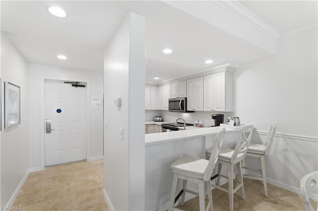 221 9th St S, Unit 207, Naples, FL 34102 Photo