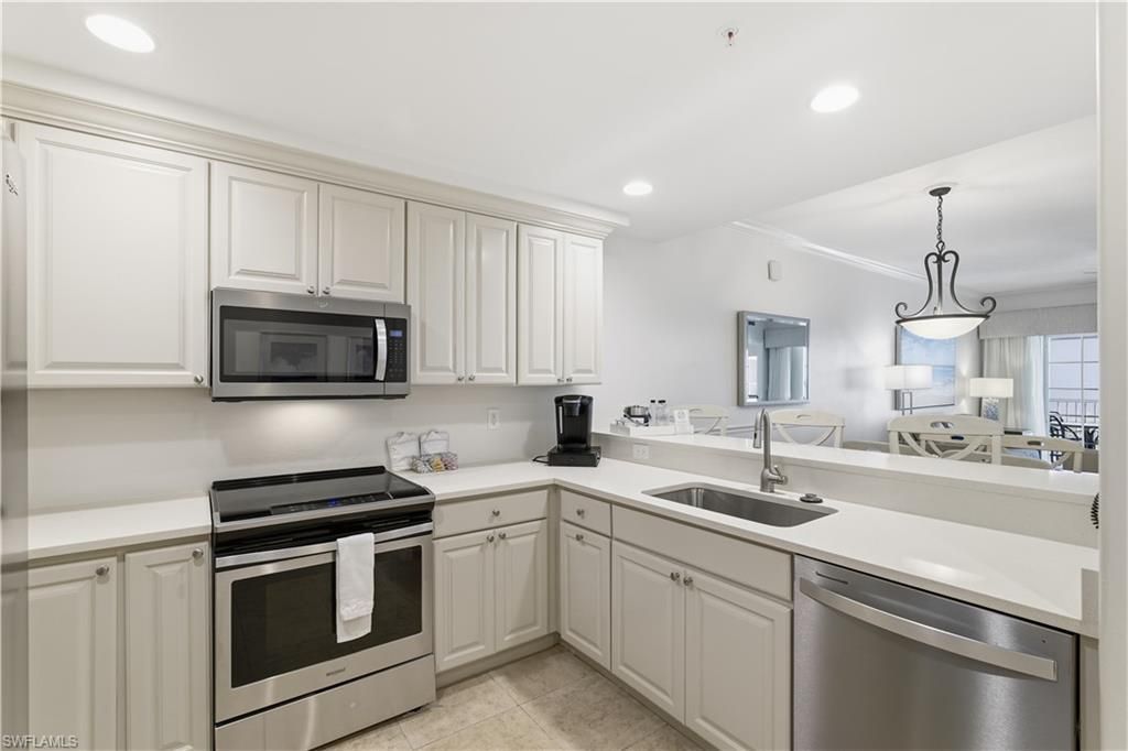 221 9th St S, Unit 207, Naples, FL 34102 Photo