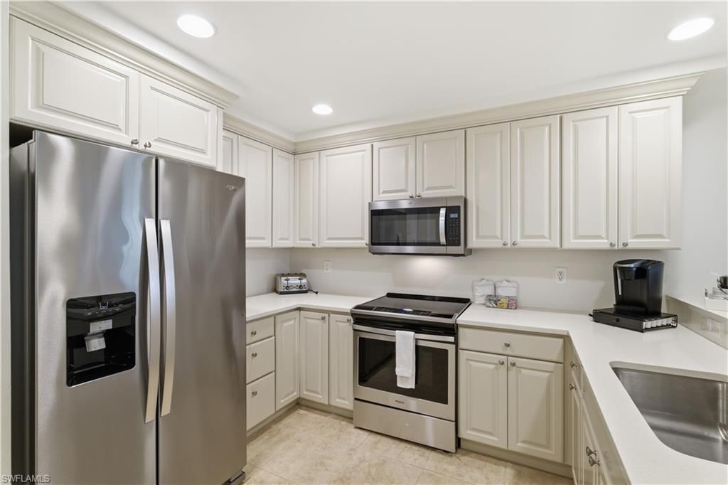 221 9th St S, Unit 207, Naples, FL 34102 Photo