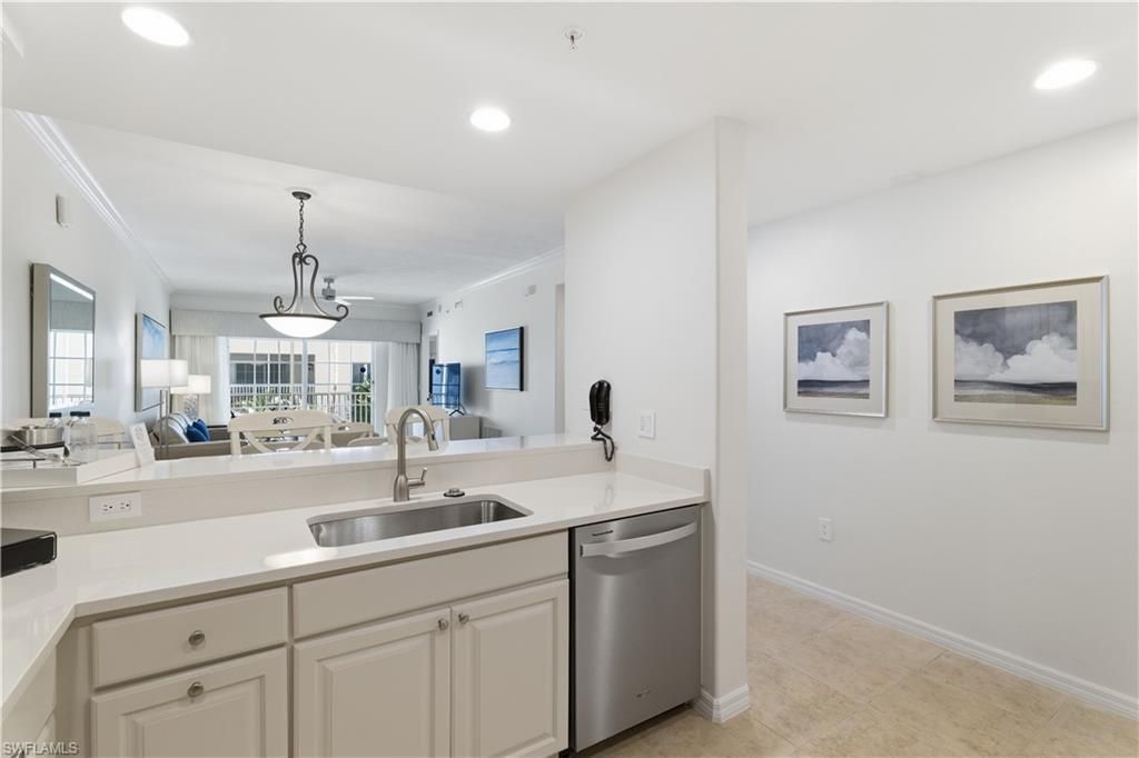 221 9th St S, Unit 207, Naples, FL 34102 Photo