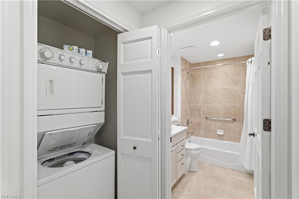 221 9th St S, Unit 207, Naples, FL 34102 Photo