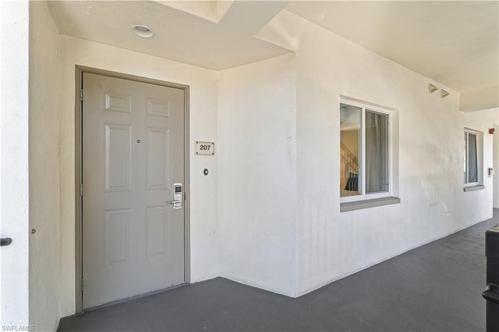 221 9th St S, Unit 207, Naples, FL 34102 Photo