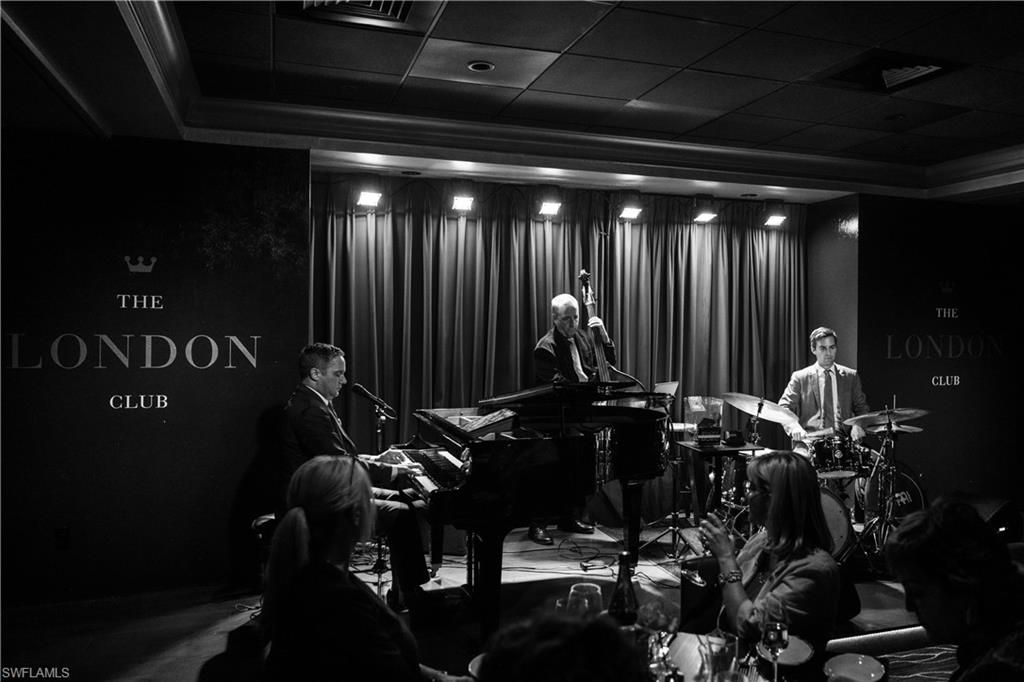 221 9th St S, Unit 207, Naples, FL 34102 Photo