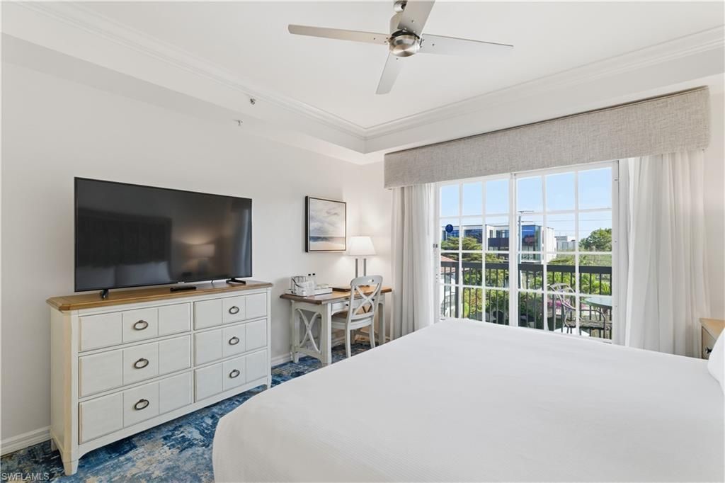 221 9th St S, Unit 405, Naples, FL 34102 Photo