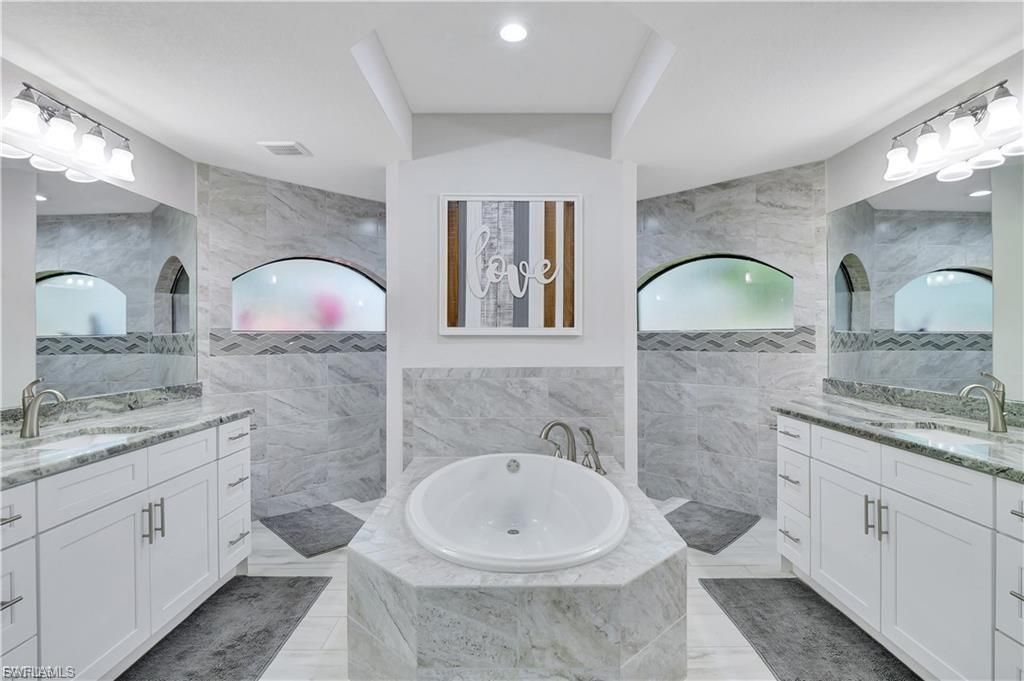 1733 SW 29th Ter, Cape Coral, FL 33914 Photo