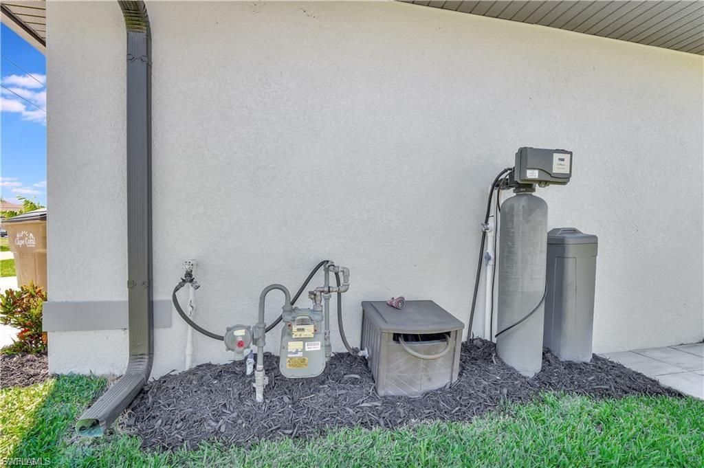 1733 SW 29th Ter, Cape Coral, FL 33914 Photo