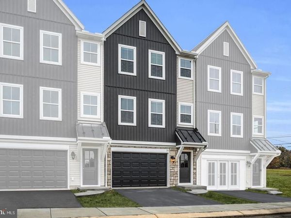 26 MORGAN CIRCLE, Unit 002-01, CARLISLE, PA 17013