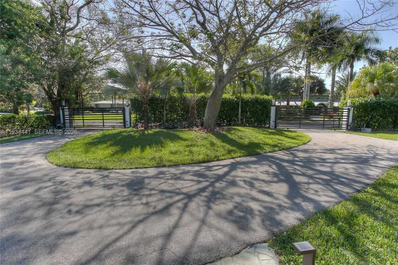 6875 N Cartee Rd , Palmetto Bay, FL 33158 Photo