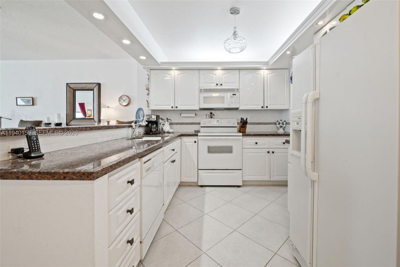 3725 S Ocean Dr, Unit 1214, Hollywood, FL 33019 Photo