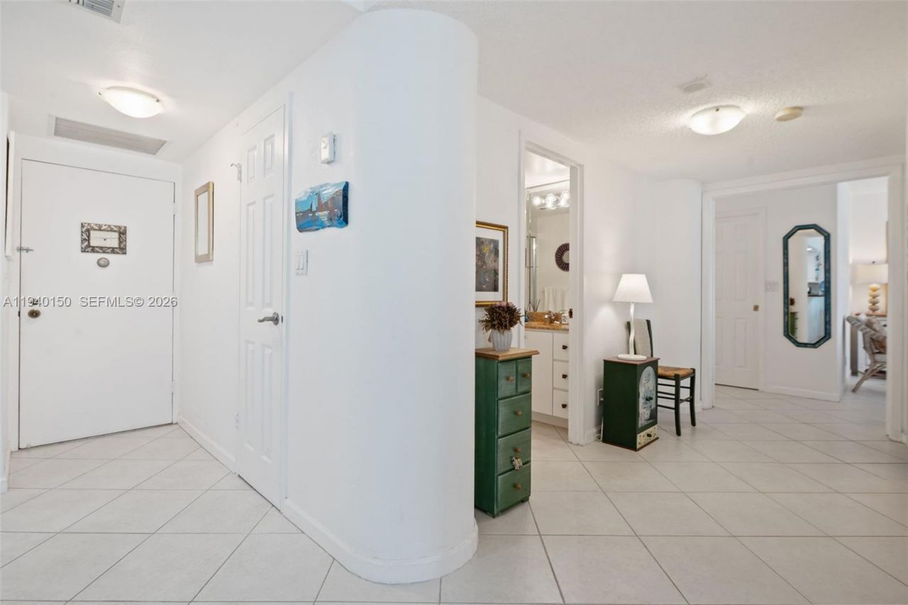 3725 S Ocean Dr, Unit 1214, Hollywood, FL 33019 Photo