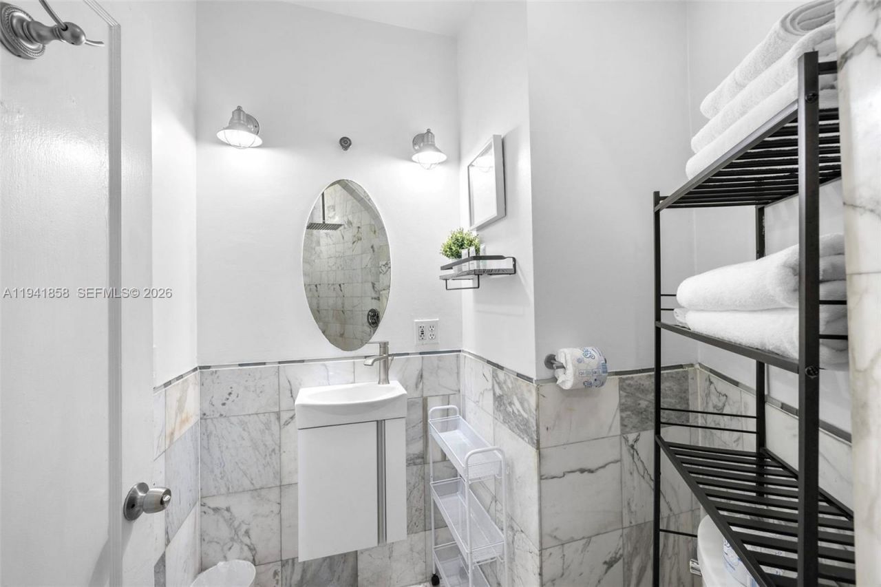 1908 N Ocean Dr , Unit 1B & 2B pa, Hollywood, FL 33019 Photo