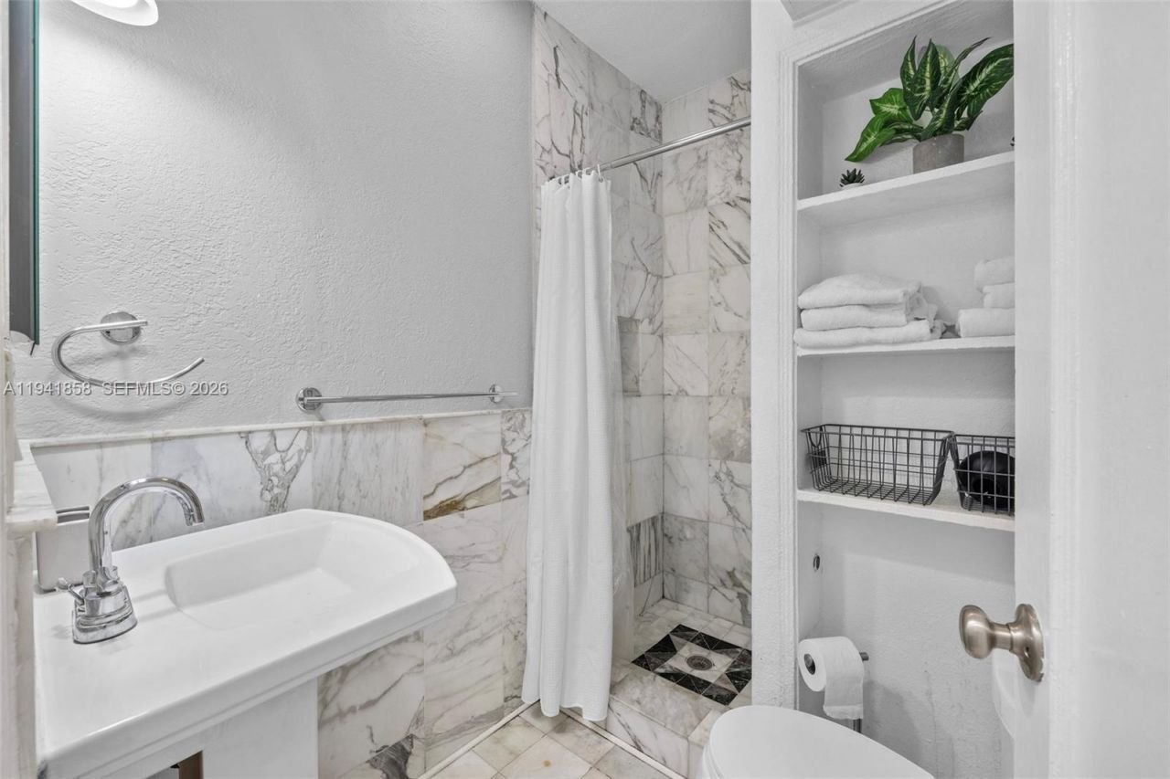 1908 N Ocean Dr , Unit 1B & 2B pa, Hollywood, FL 33019 Photo