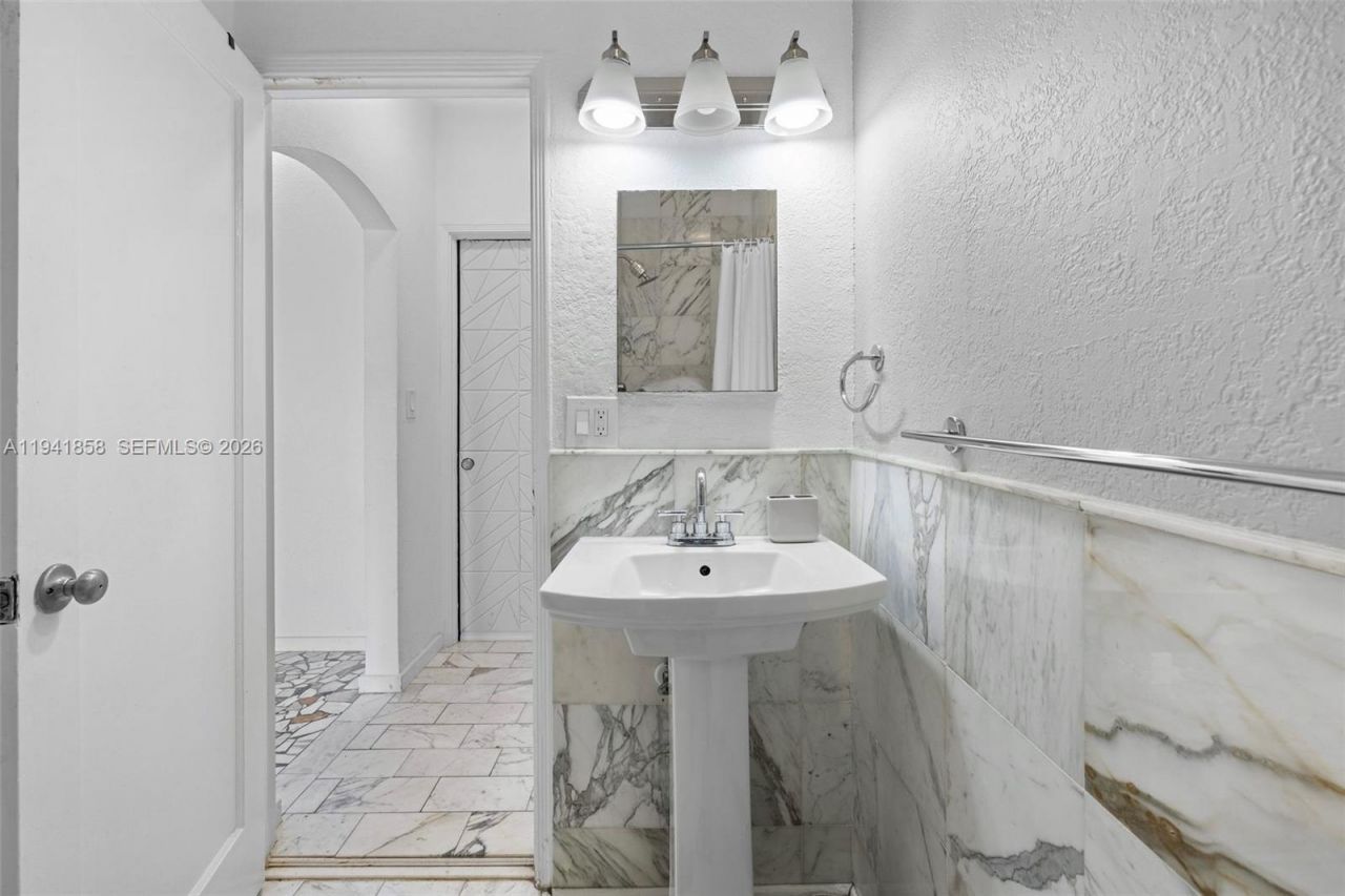 1908 N Ocean Dr , Unit 1B & 2B pa, Hollywood, FL 33019 Photo