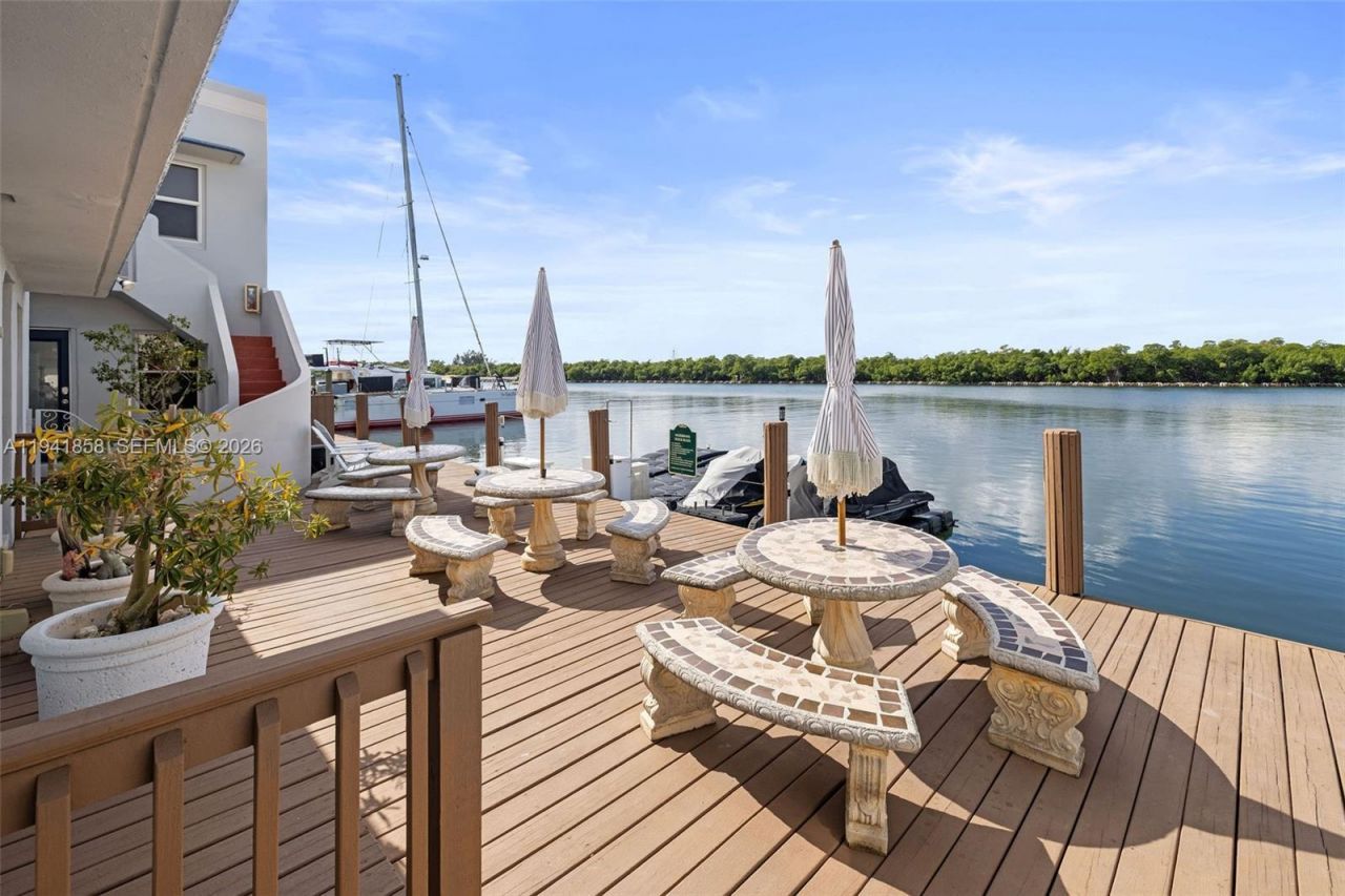 1908 N Ocean Dr , Unit 1B & 2B pa, Hollywood, FL 33019 Photo