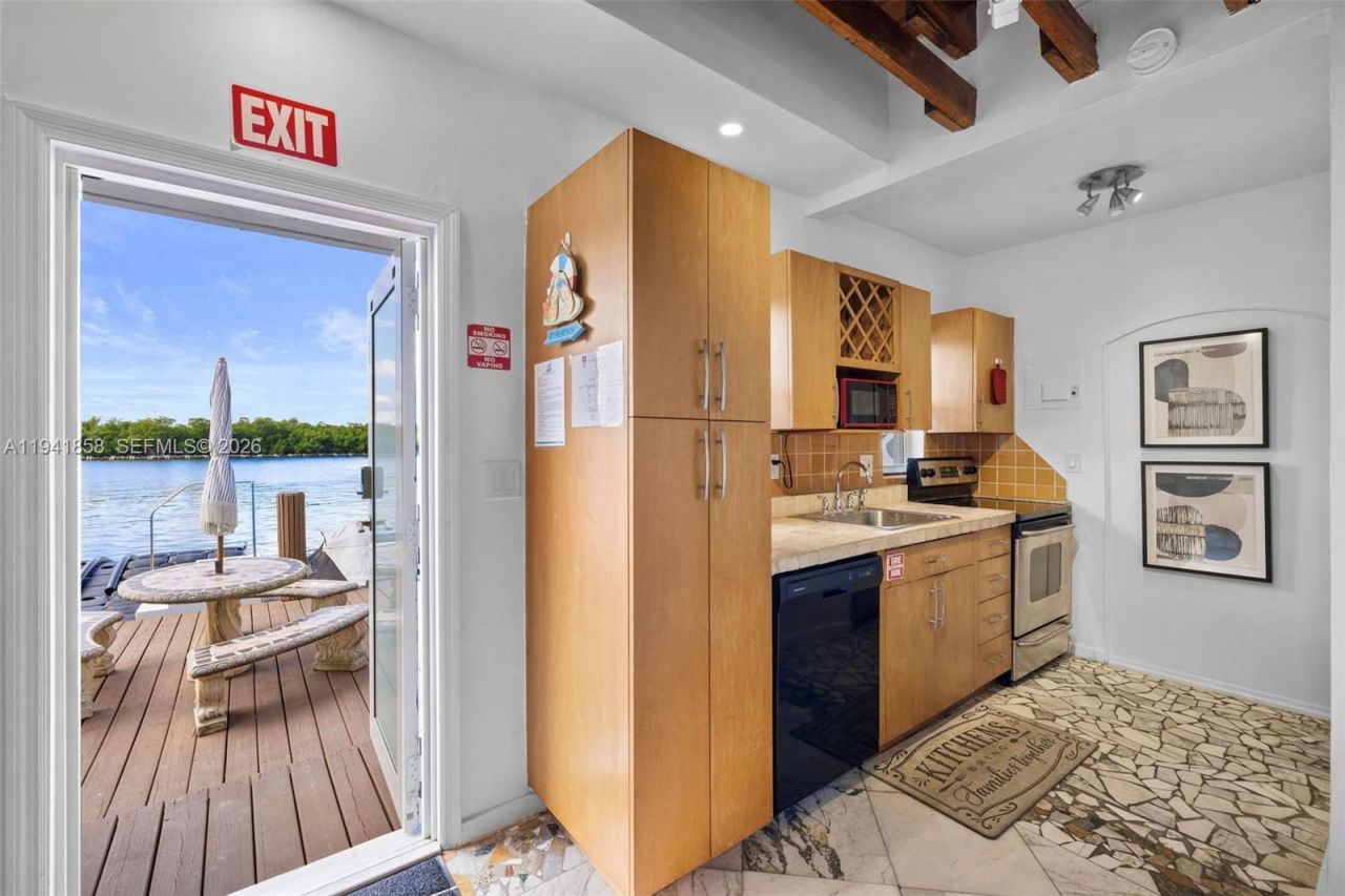 1908 N Ocean Dr , Unit 1B & 2B pa, Hollywood, FL 33019 Photo