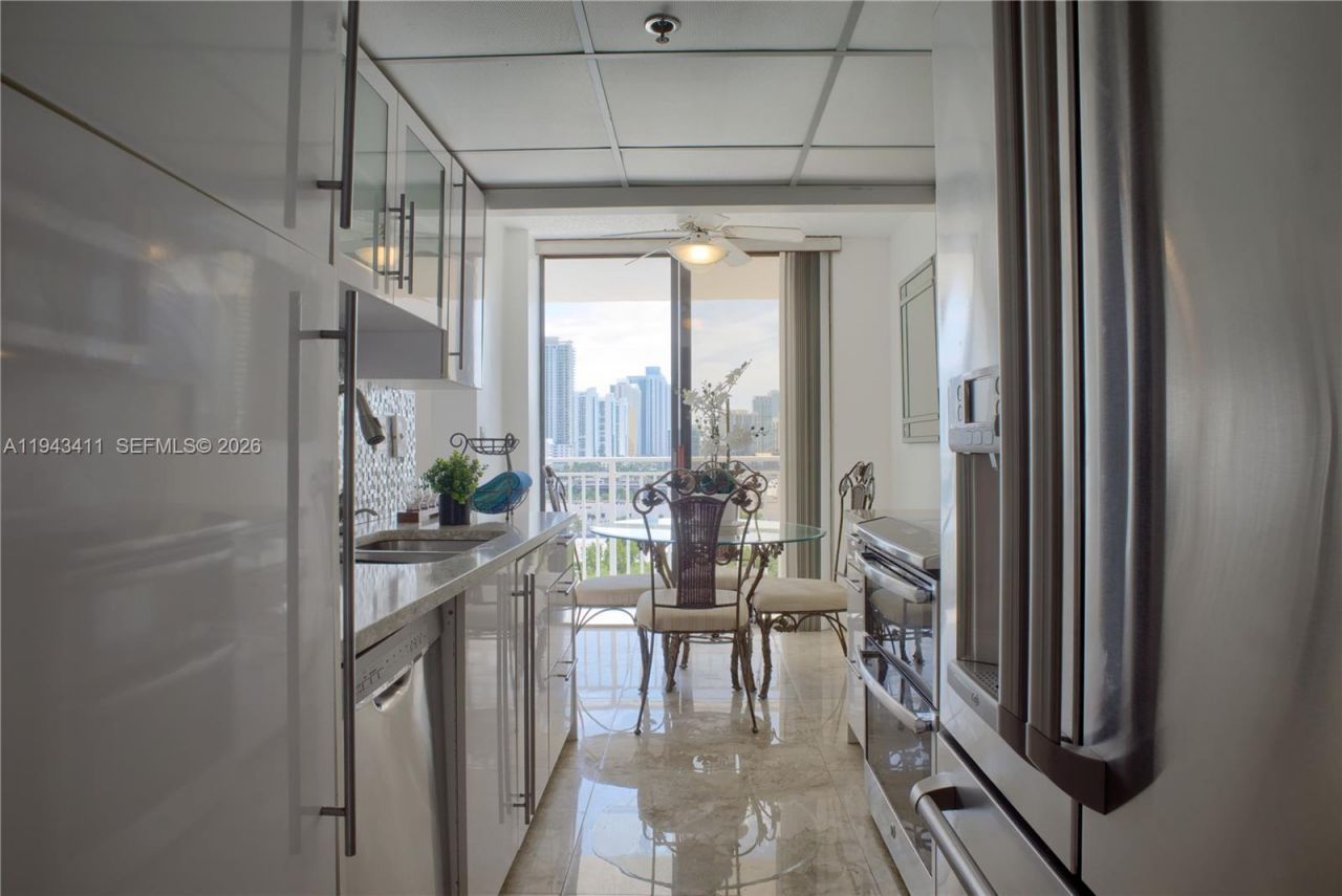 210 174th St, Unit 1008, Sunny Isles Beach, FL 33160 Photo