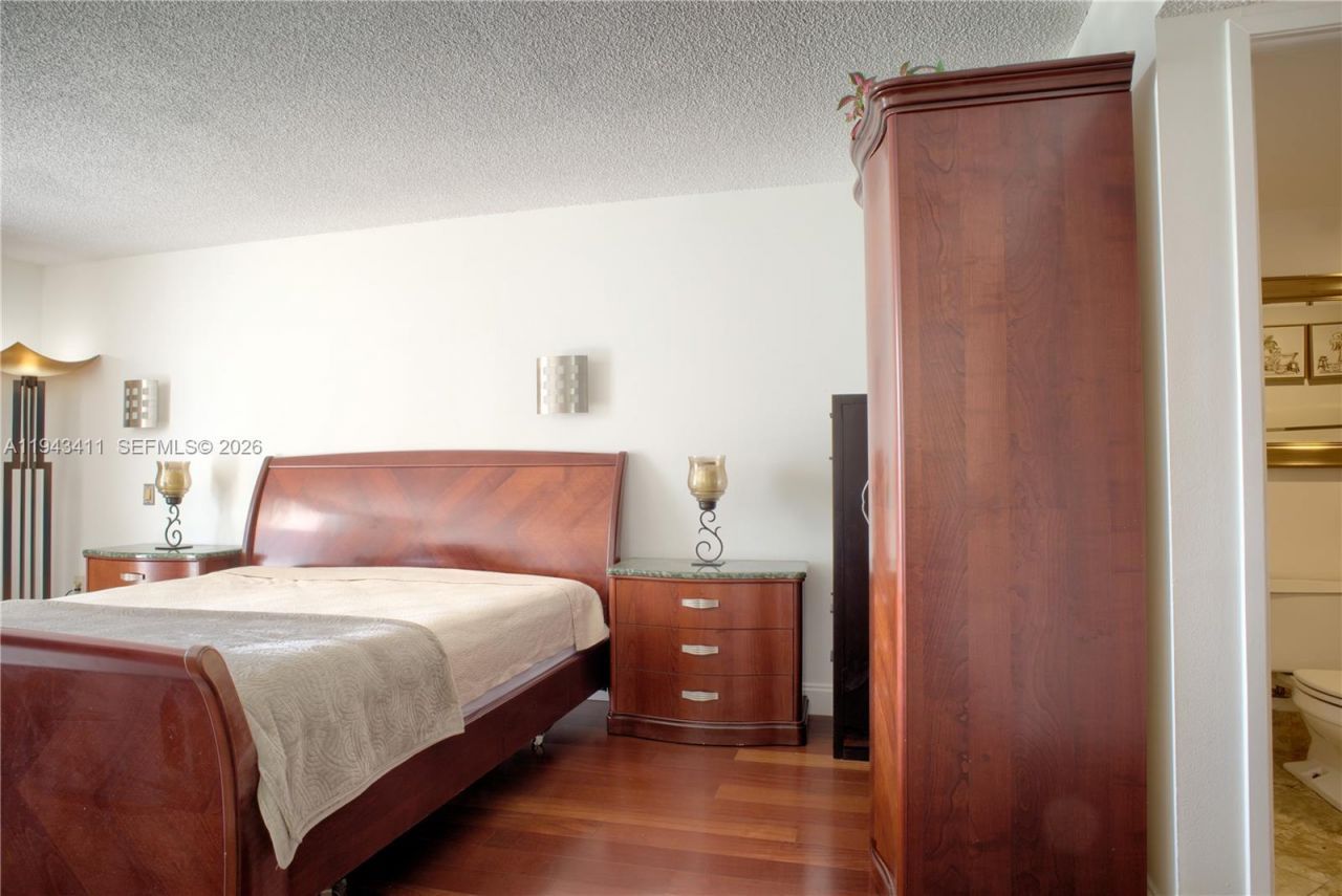 210 174th St, Unit 1008, Sunny Isles Beach, FL 33160 Photo