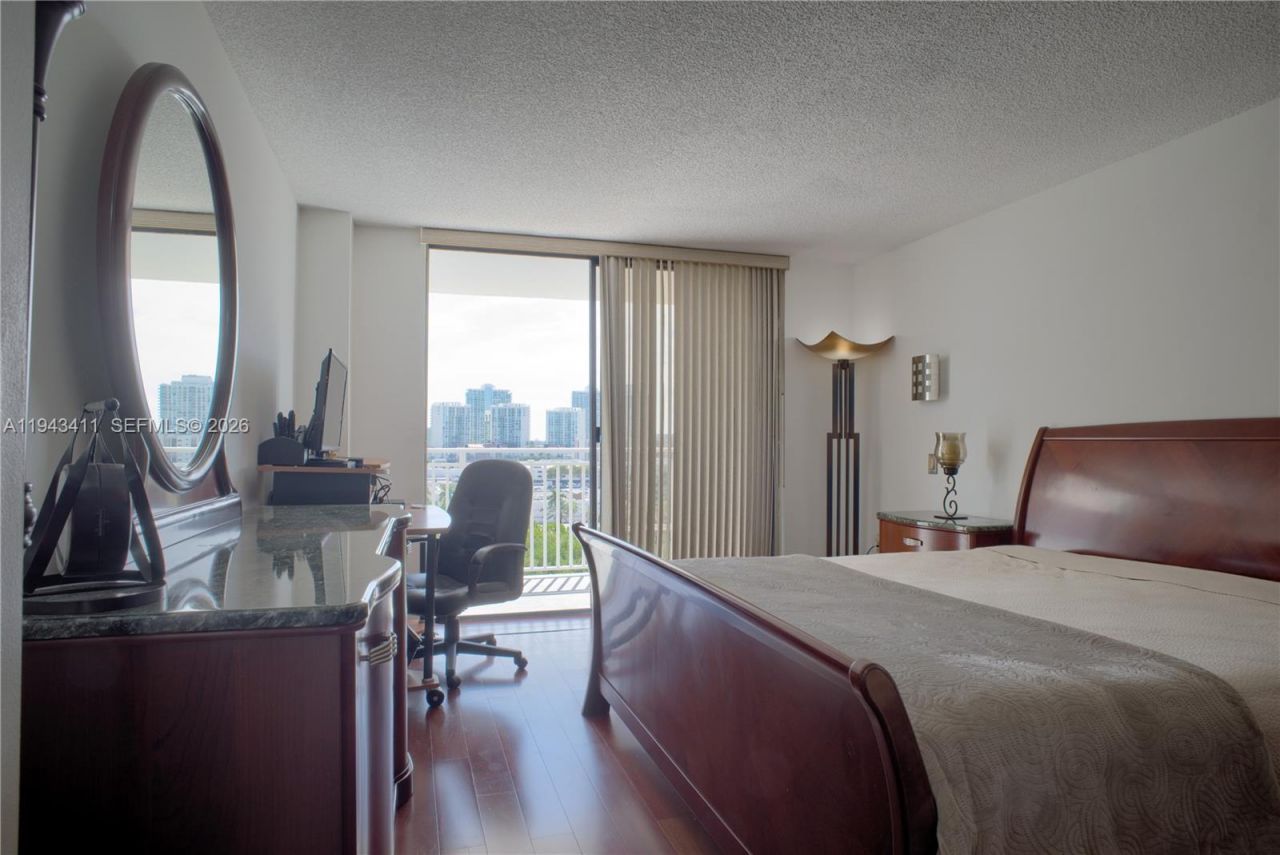 210 174th St, Unit 1008, Sunny Isles Beach, FL 33160 Photo