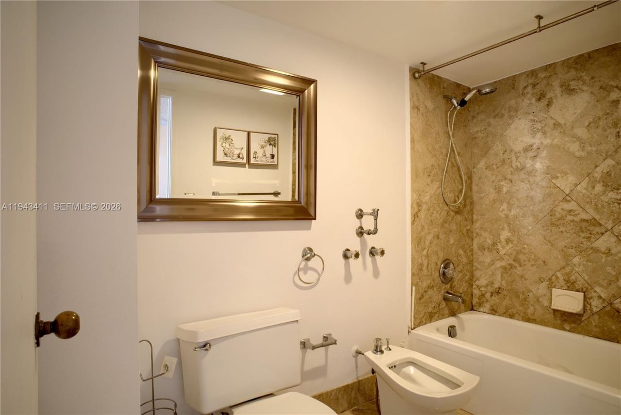 210 174th St, Unit 1008, Sunny Isles Beach, FL 33160 Photo